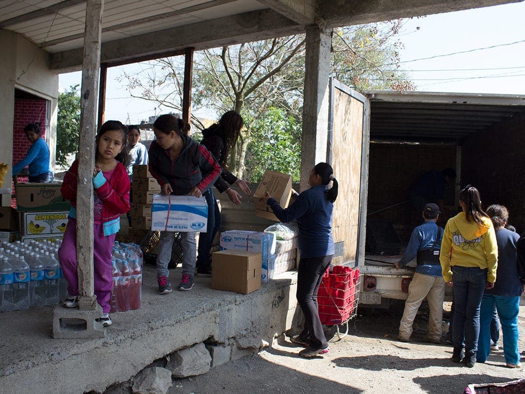 Voluntarios coordinando trabajo de campo en Aragua.